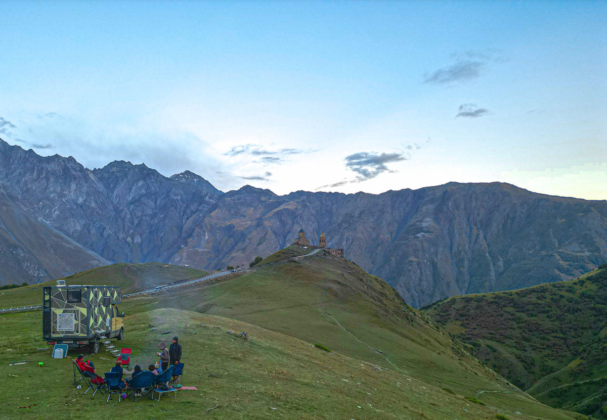 Fahrt zur Gergeti-Trinity-Church mit Wohnmobilen